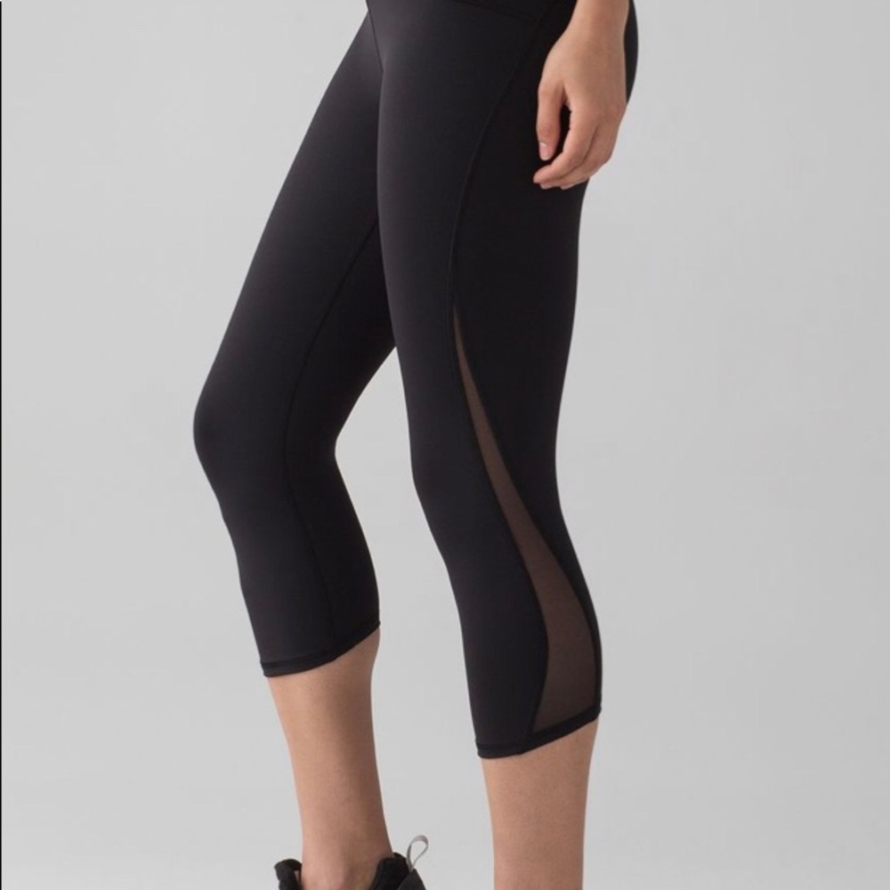 Lululemon Train Times 7/8 black leggings Size 6